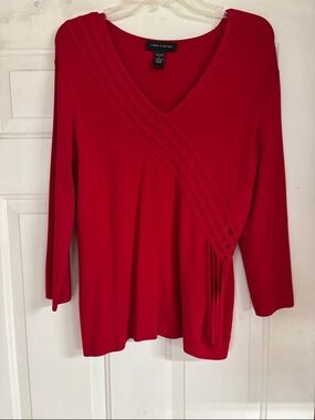Cable & Gauge Bright Red V-Neck Long Sleeve Fringe Knit Top